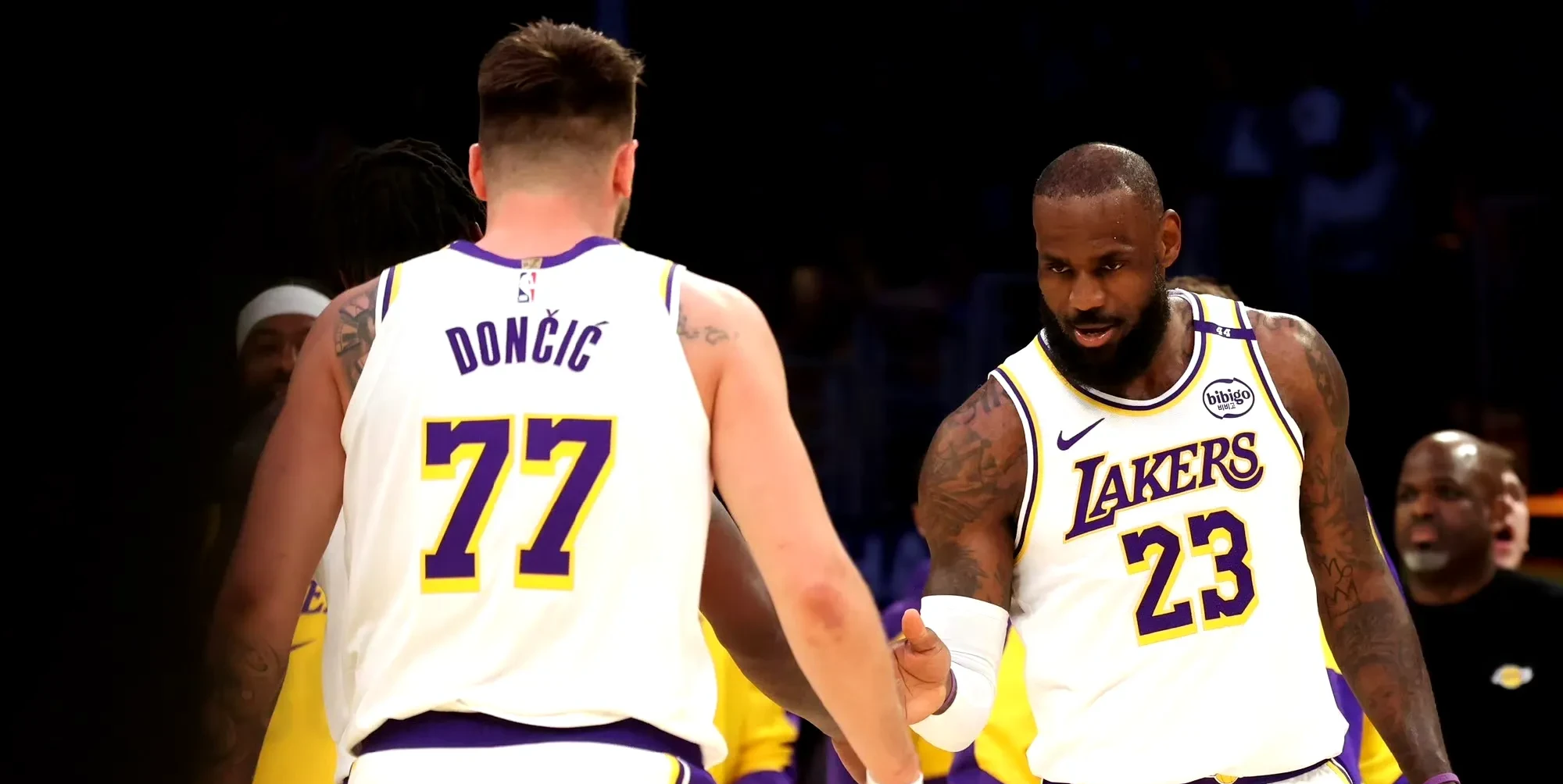 湖人加时战胜掘金,主场迎七连胜的简单介绍 湖人加时战胜掘金,主场迎七连胜的简单介绍