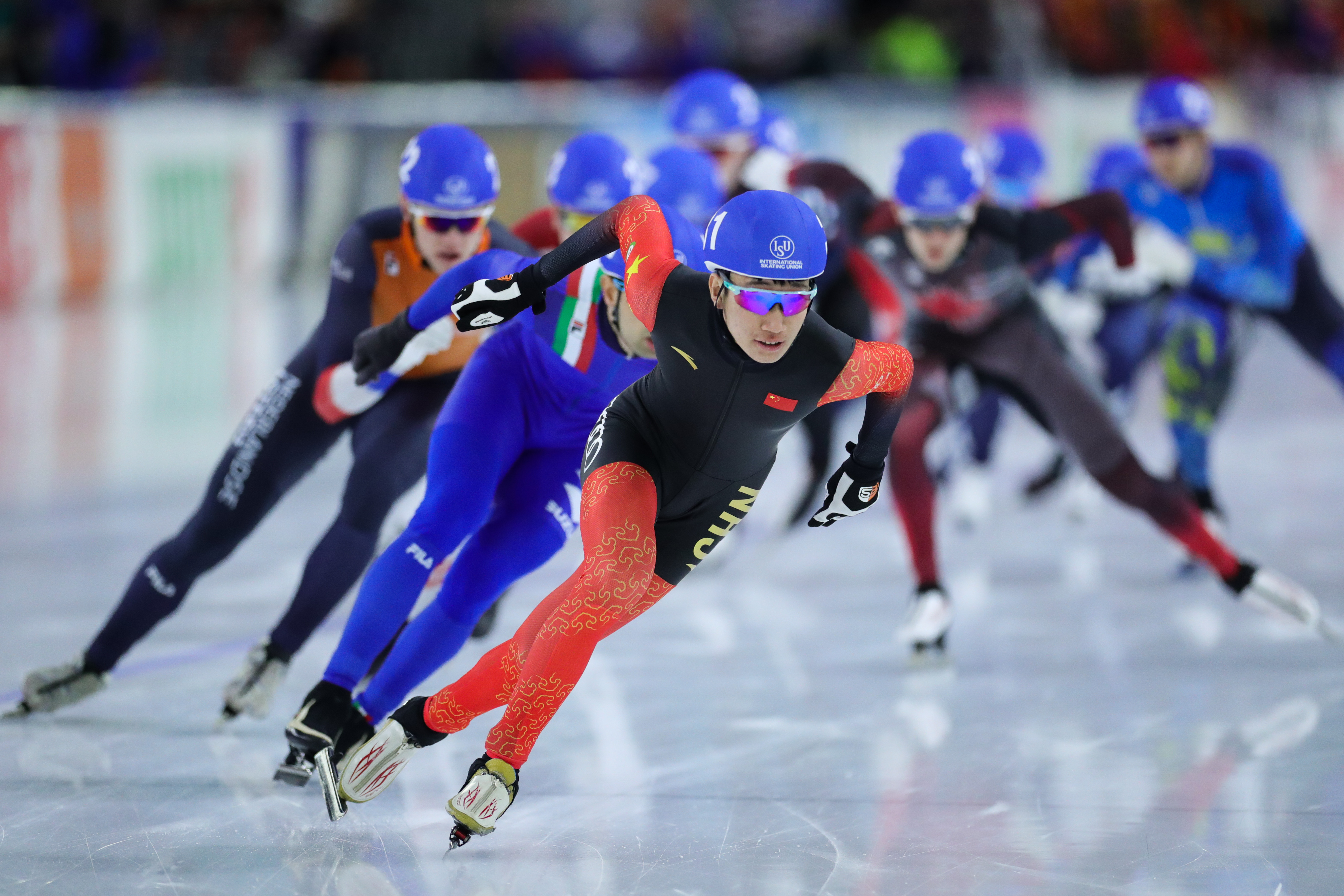 精湛技艺,花样滑冰选手冲刺顶点的简单介绍 精湛技艺,花样滑冰选手冲刺顶点的简单介绍