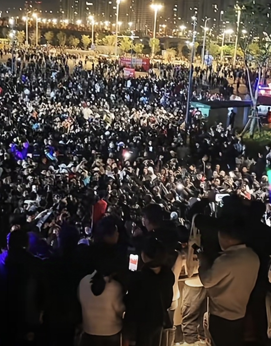 开云体育娱乐-观众热情助阵，现场气氛火爆喜人的简单介绍